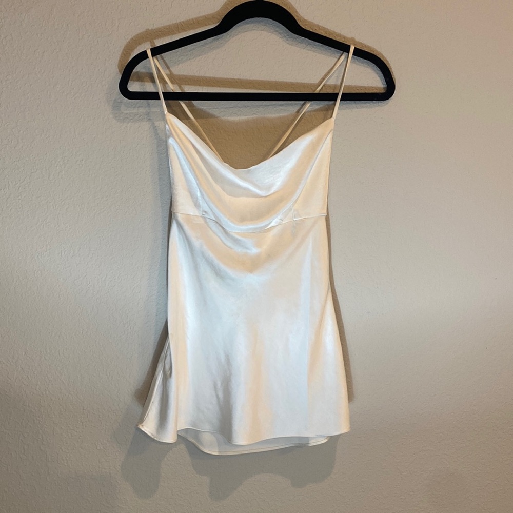 OntWelfth Silk white tank top size medium